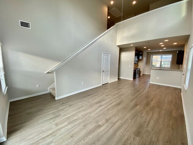 Foto del edificio - Modern Comfort Meets Location Goals – 3 Be...