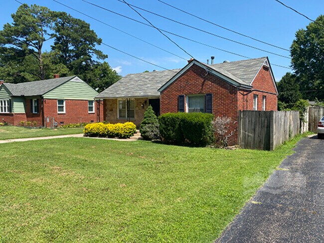 Building Photo - 4714 Bowen Ave
