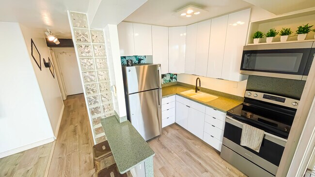 Foto del edificio - 1415 Victoria St