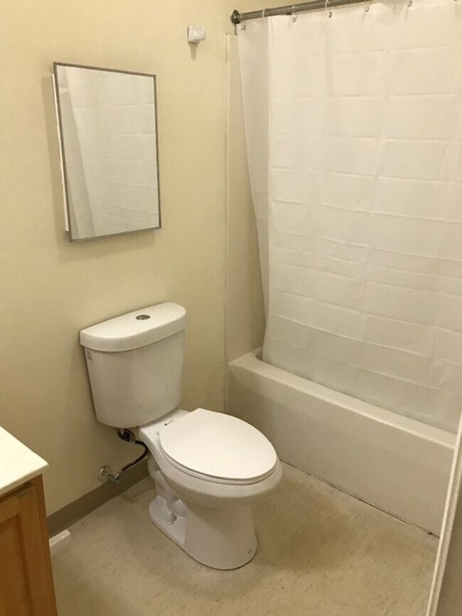 Building Photo - 1330 Derry St