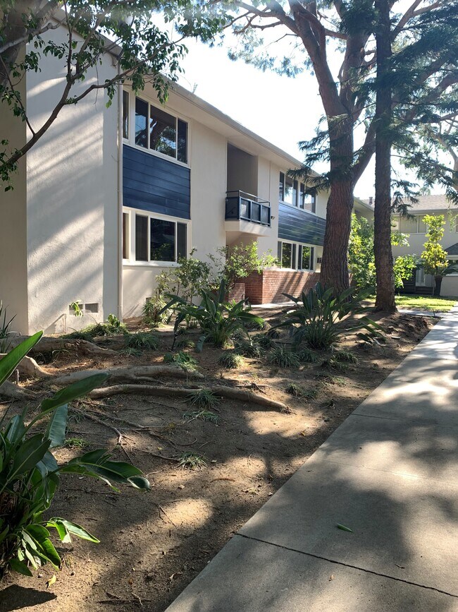Building Photo - 1217 N Crescent Heights Blvd