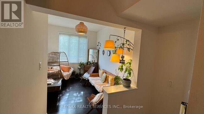 Building Photo - 1009 TIMMER Pl