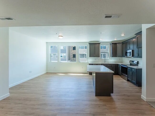 Building Photo - 8362 Iris Lumi Ln