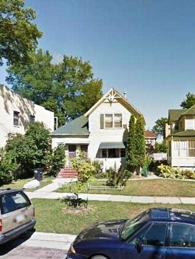 114 9th St S Unit 114 9th St S, Fargo, ND 58103 Room for Rent in