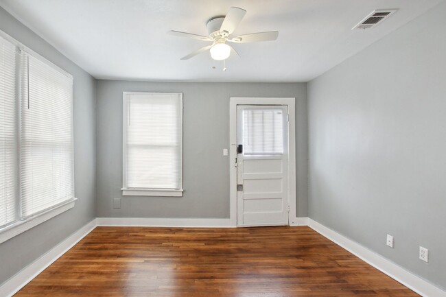 Foto del edificio - Large 2BR/1BA Downtown Savannah Home For Rent