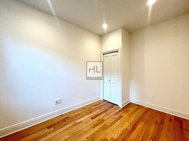 Building Photo - Gorgeous 1 Bed | East 7th Street, East Vil...