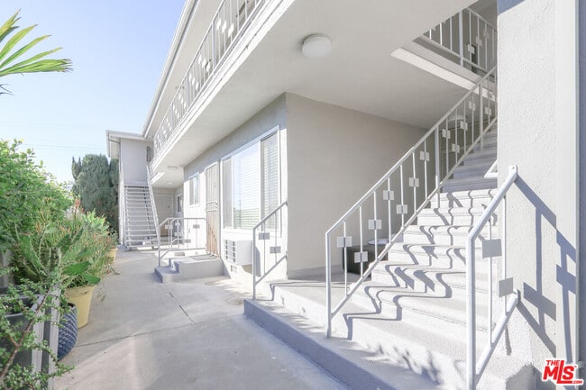 Building Photo - 609 Hayworth Ave