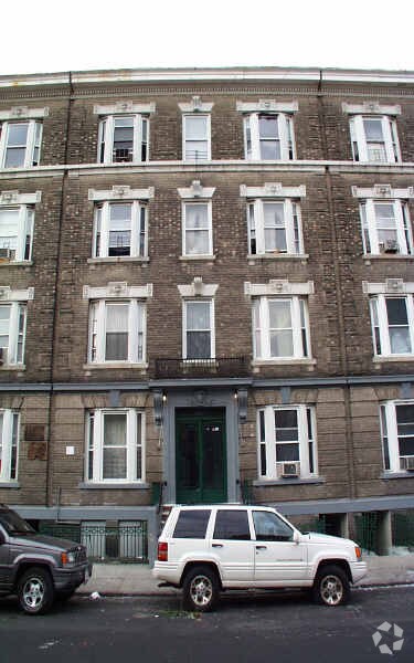 Primary Photo - 1049 Kelly St