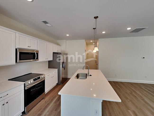 Building Photo - 6043 Rosemore Ln