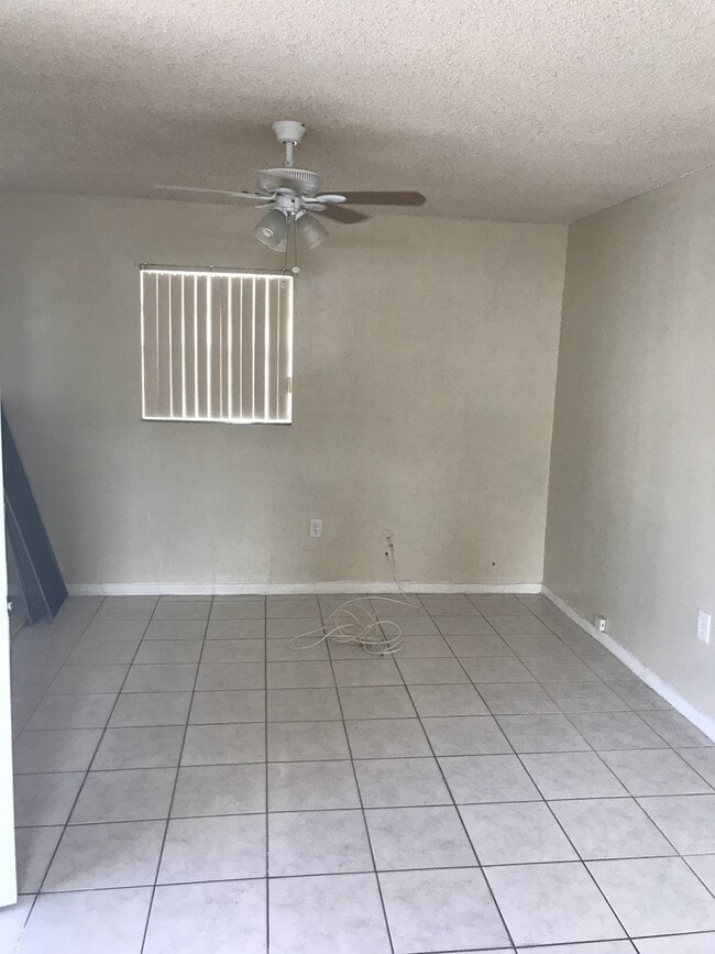 Building Photo - Large 3-2 house in Oakland Park