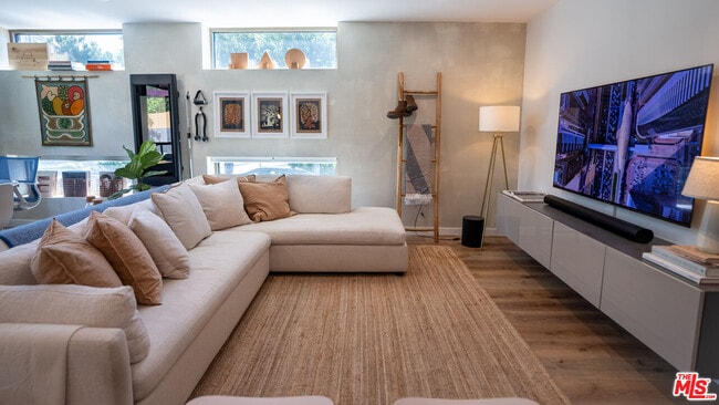 Building Photo - 2811 Waverly Dr