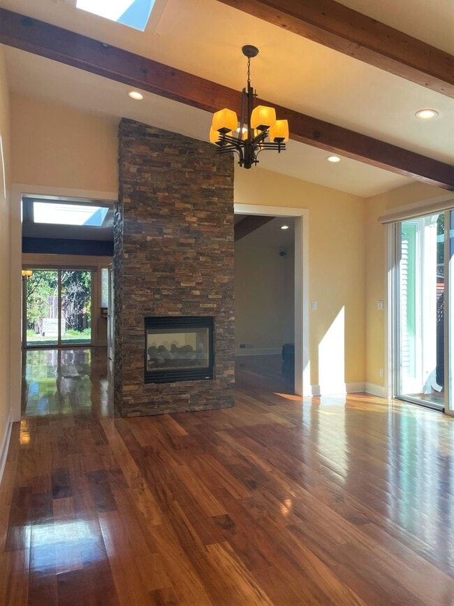Building Photo - Serene, Executive 5 Bedroom 3 Bath Home wi...