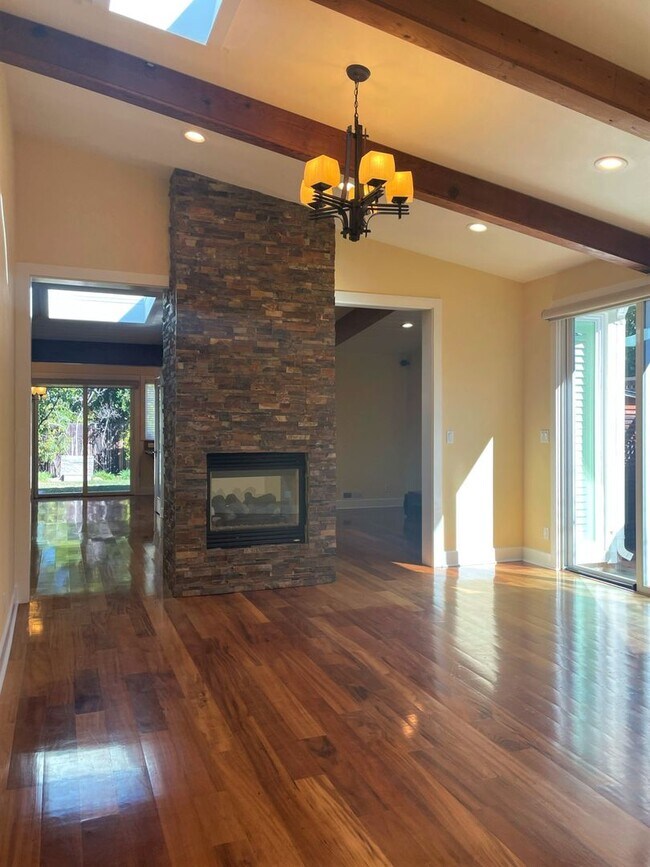 Foto del edificio - Serene, Executive 5 Bedroom 3 Bath Home wi...