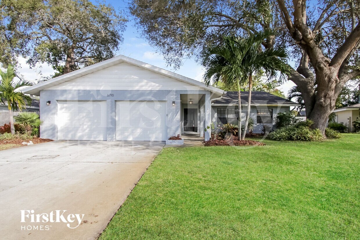 Foto principal - 6710 22nd Ave W