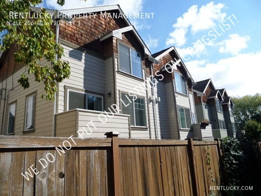 Foto principal - Fabulous 3 Bedroom Townhome with Attached ...