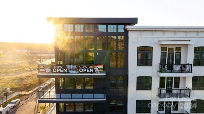 Foto del edificio - 536 W Tremont Ave