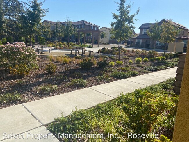 Foto del edificio - 3 br, 2.5 bath House - 35 Huddlestone Circle