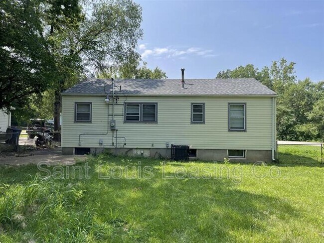 Building Photo - 9173 Bel Cour Dr