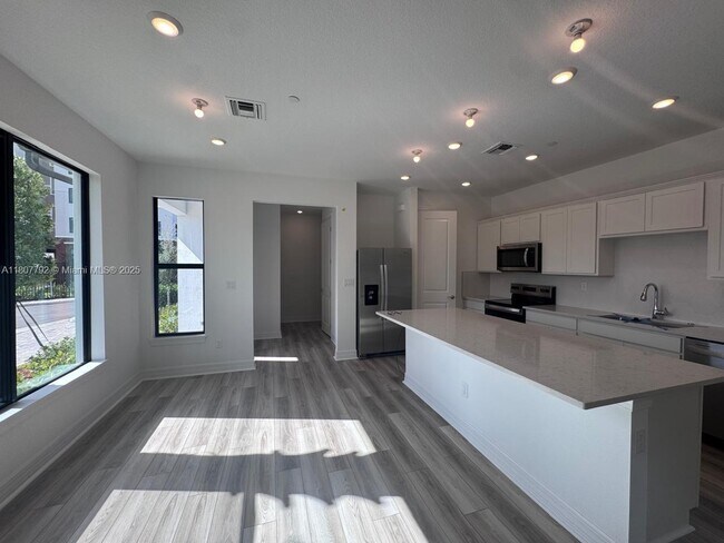Foto del edificio - 750 NW 82nd Ter