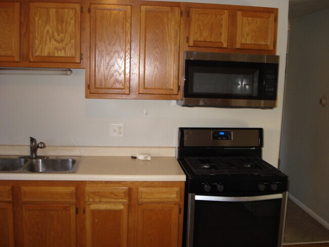 Building Photo - 463 3rd St S