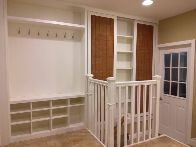 Building Photo - 3 Bedroom 2 Bathroom Home in Goshen!
