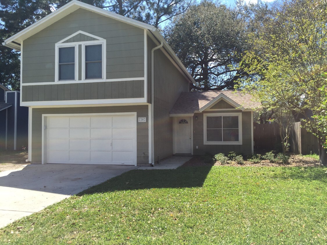 Foto principal - 2202 Fairway Villas Ln N