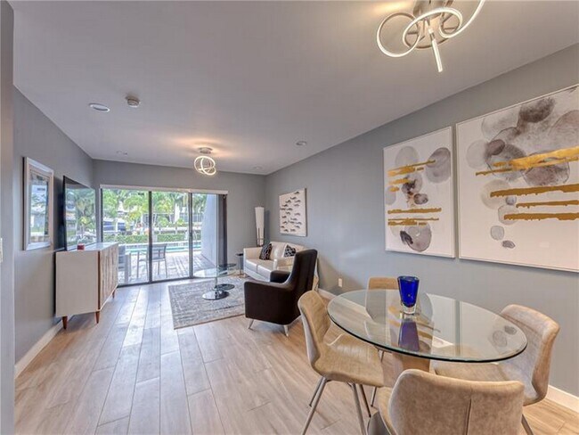 Foto del edificio - 2713 NE 15th St