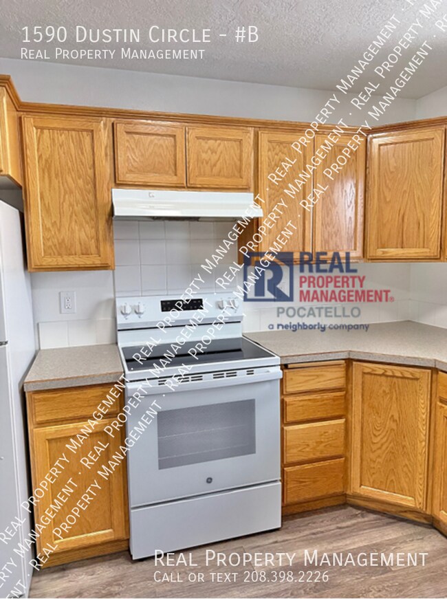 Foto del edificio - MOVE IN SPECIAL - 3 Bedroom 1.5 Bath Apart...