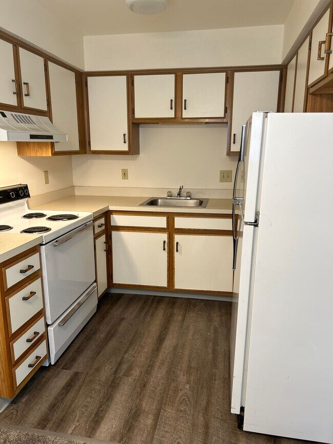 Foto del edificio - 1 Bedroom Apartment in Parkside Townhomes COMING SOON
