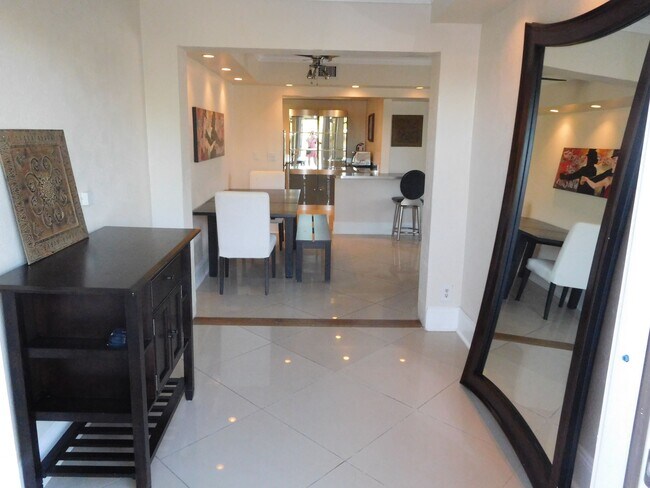 Modern, spacious, designer touches - 112 S Federal Hwy