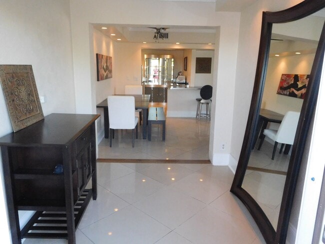 Modern, spacious, designer touches - 112 S Federal Hwy