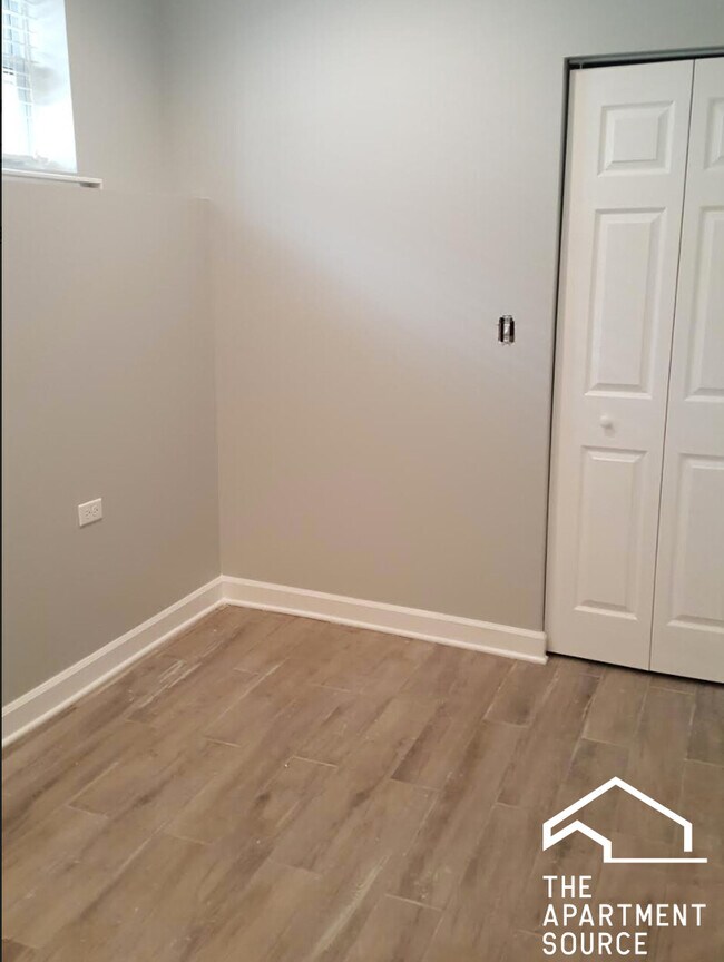 Foto del edificio - 3751 W Diversey Ave