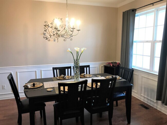 Building Photo - Arden - Unfurnished  5 Bedrooms - Availabl...