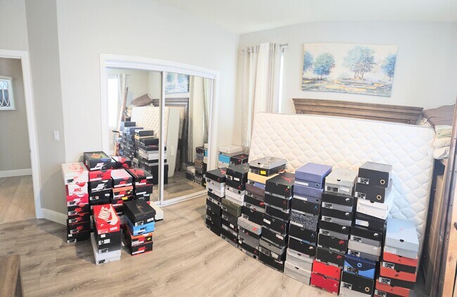 Building Photo - Coral Ridge 4 bedroom, 3 full bathroom, 2 ...