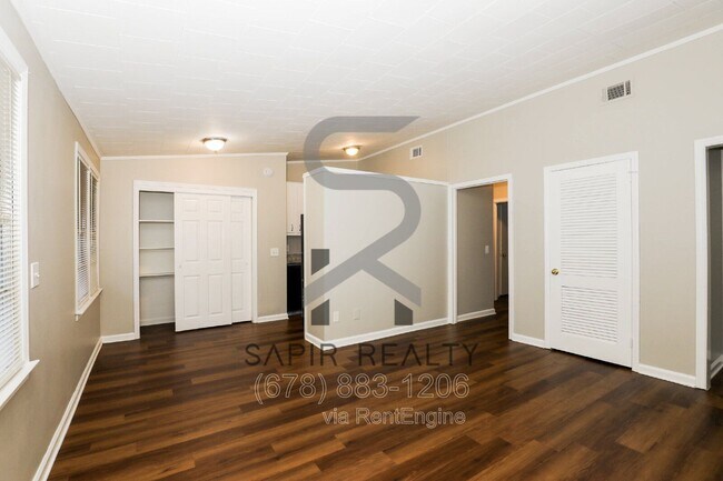 Foto del edificio - 1055 Pine St NE