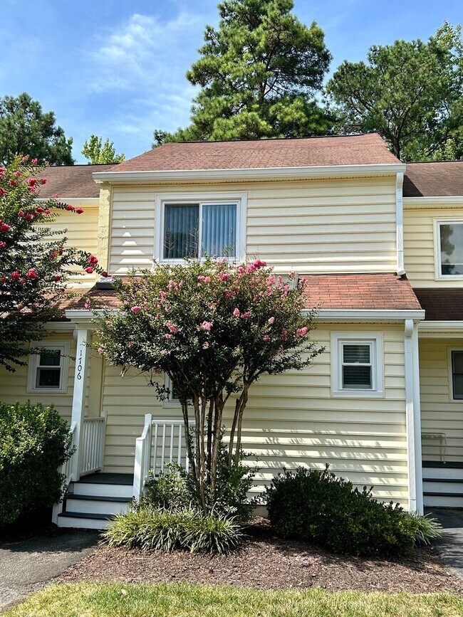 Building Photo - Updated townhome in Heritage Village