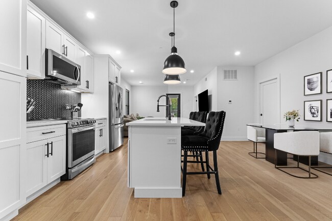 Building Photo - 68 Armandine St