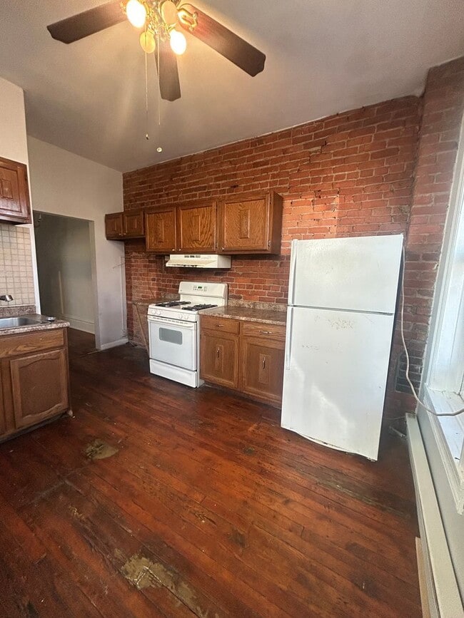 Building Photo - 222 Harris St