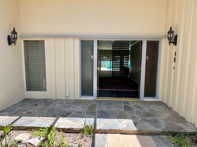 Foto del edificio - 16641 Park Ln Cir
