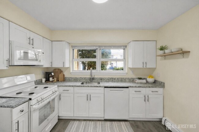 Foto del edificio - 400 Cranbury Rd