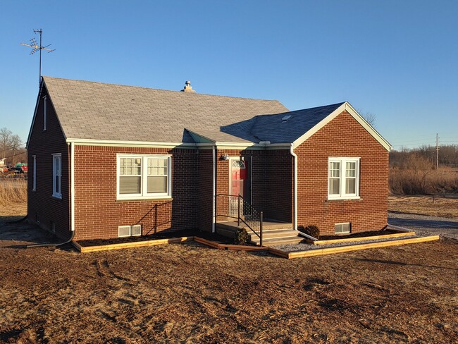 Building Photo - 5647 Hoover St