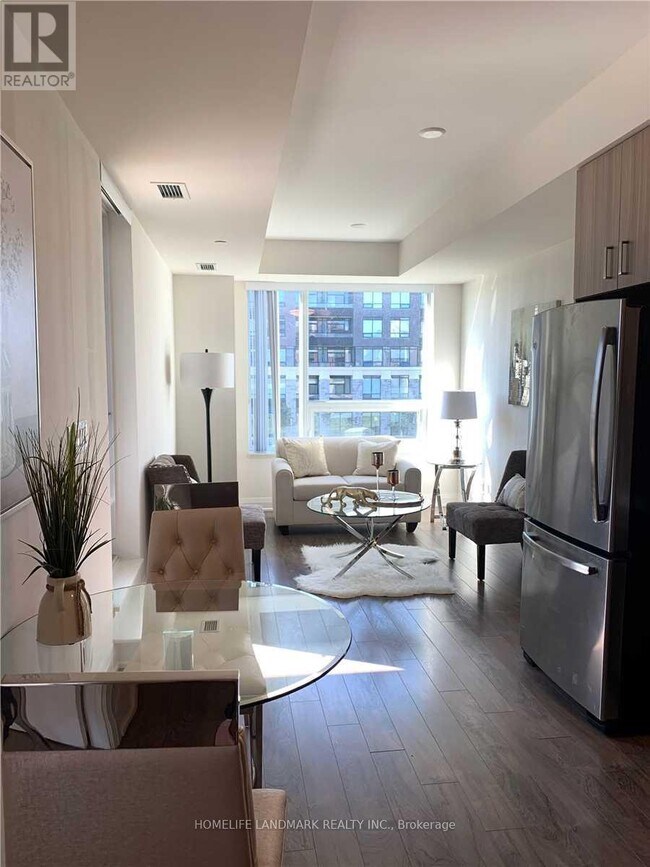 Photo du bâtiment - 18 Uptown Dr