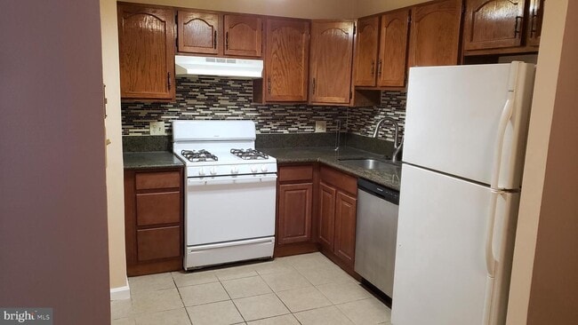 Building Photo - 9440 Fairgreen Ln