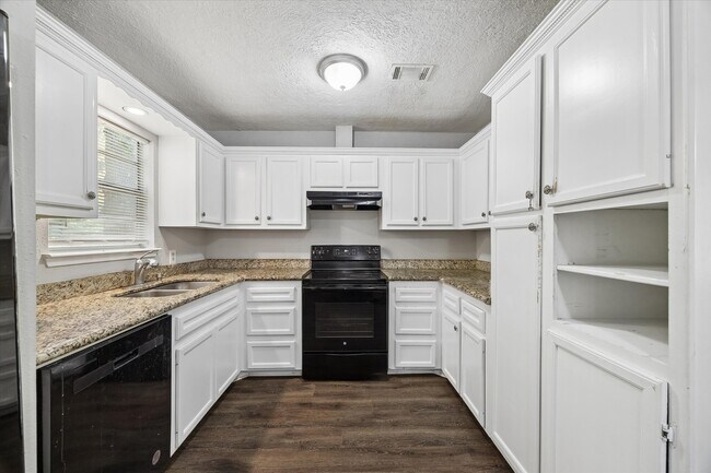 Foto del edificio - 21197 Live Oak St
