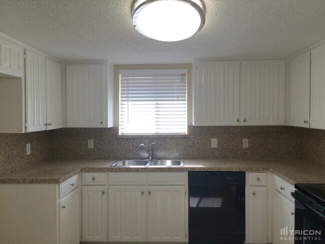 Foto del edificio - 704 Sunrise Ct