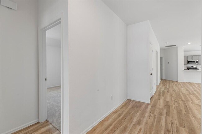 Building Photo - 31503 Beacon Cove Trl