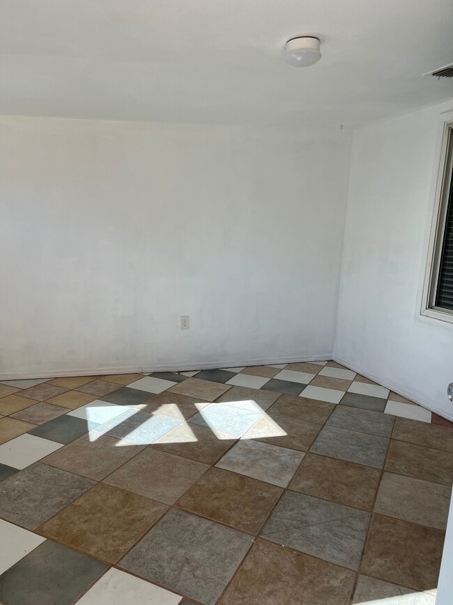 Foto del edificio - 5723 64th St