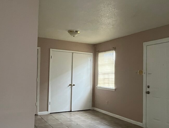 Comedor - 1036 Eli Ct