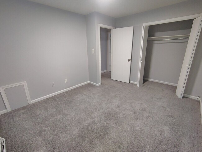 Building Photo - 36 Ferguson Dr
