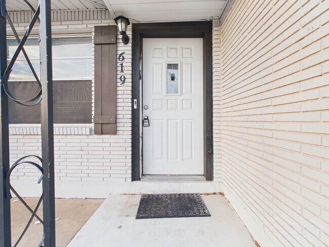 Foto del edificio - 619 SW 45th St